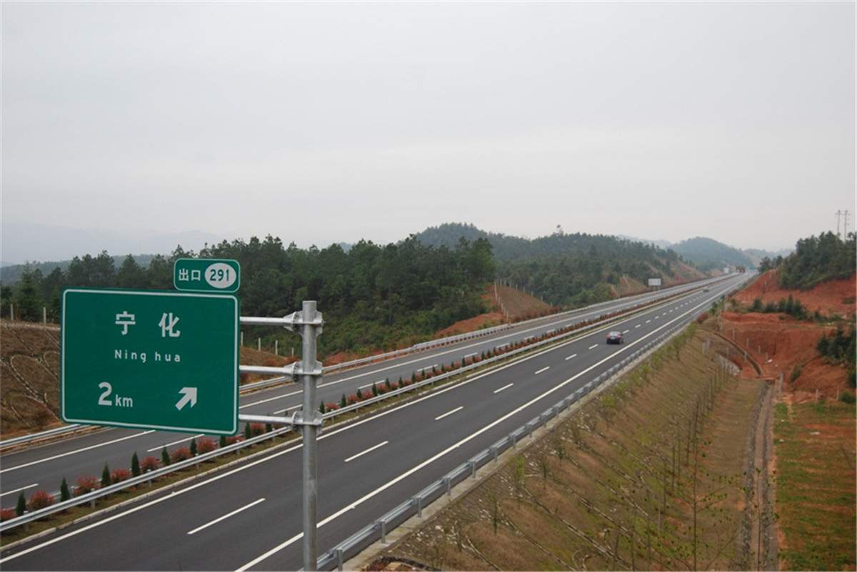 永宁高速B3标段工程详解：29公里路面与交通安全设施建设(图1)