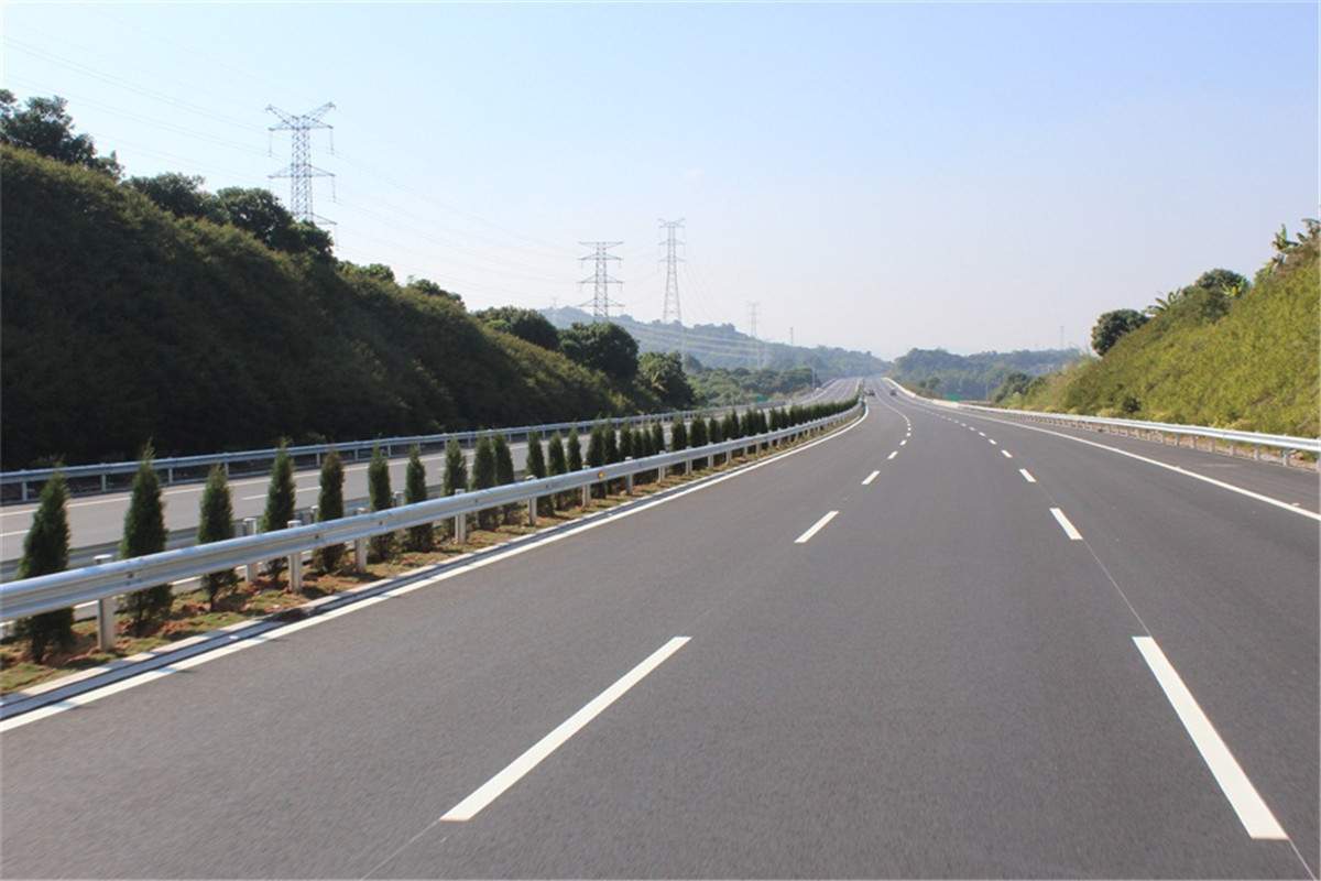 厦成高速工程建设规模详解：路面结构与交通安全设施数据全览(图1)