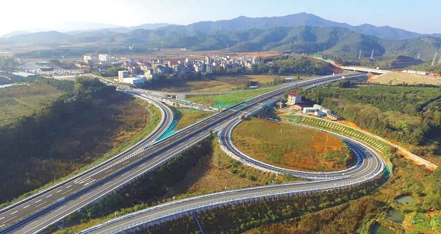 武夷新区绕城高速公路B1合同段建成通车，助力区域互联互通(图1)
