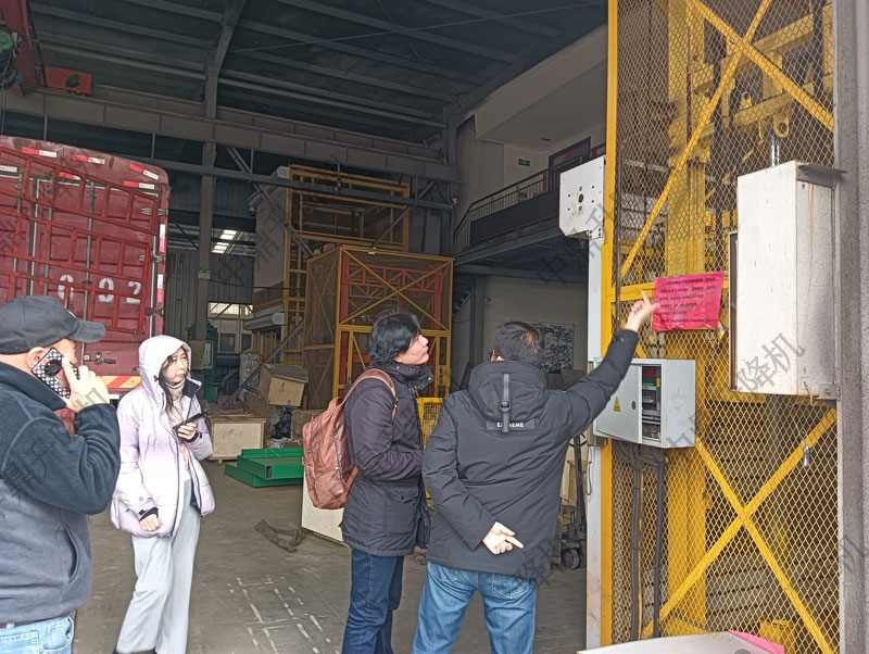 海外客户实地考察生产流程，深化合作共筑舞台机械新未来(图4)