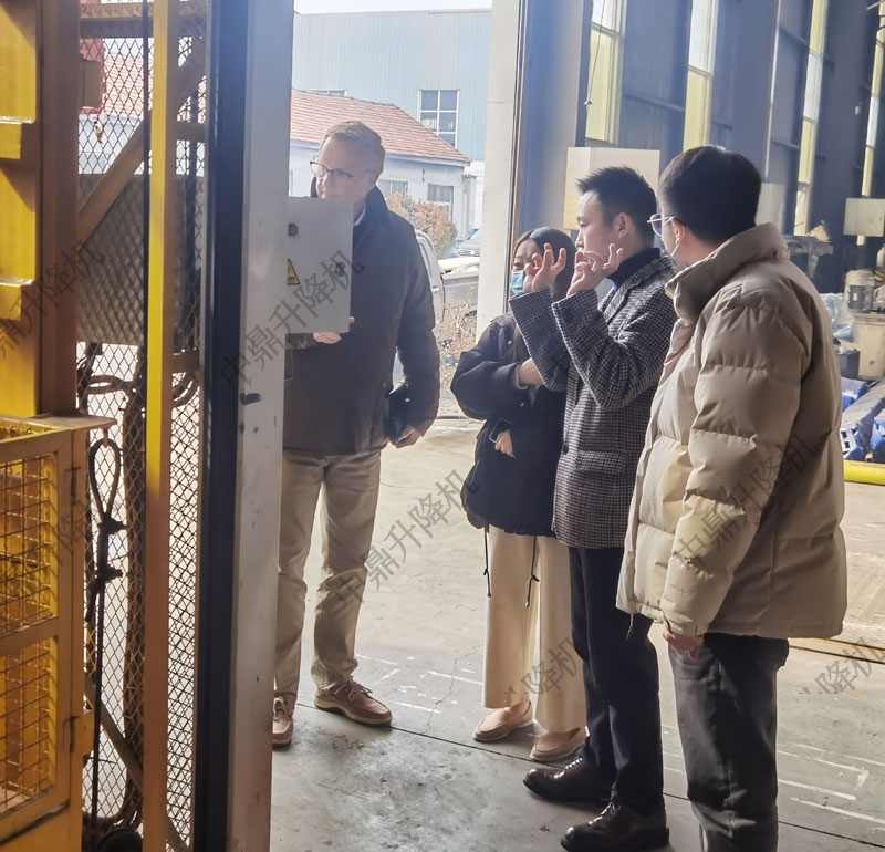 海外客户实地考察生产流程，深化合作共筑舞台机械新未来(图1)