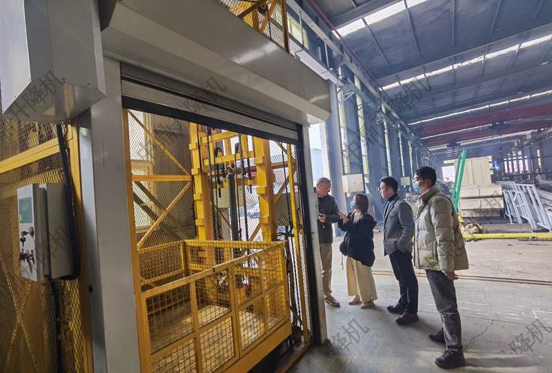 海外客户实地考察生产流程，深化合作共筑舞台机械新未来