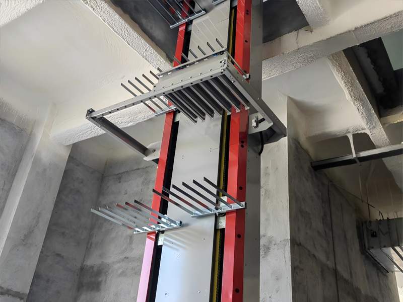 叉臂循环式提升机革新垂直搬运，效率提升300%成降本增效利器