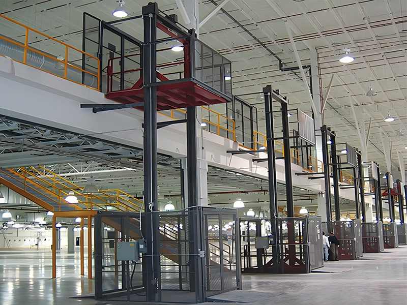 跨坐式往复式提升机优势与应用：高效垂直输送解决方案