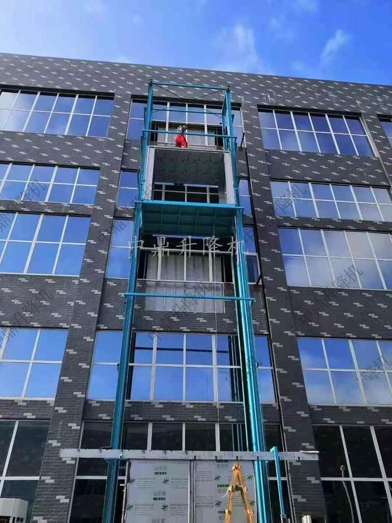 贴墙货梯革新垂直运输方案，高效助力多场景应用(图1)