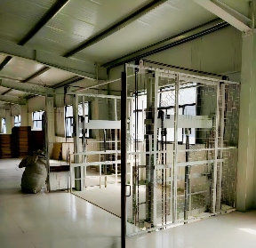 仓库货梯选购全攻略：核心参数、安全合规与选型策略(图1)