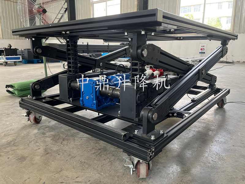 可移动刚性链升降平台：工业搬运的灵活举重解决方案(图1)