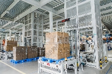 往复式提升机：垂直物料转运的高效解决方案与核心优势(图2)