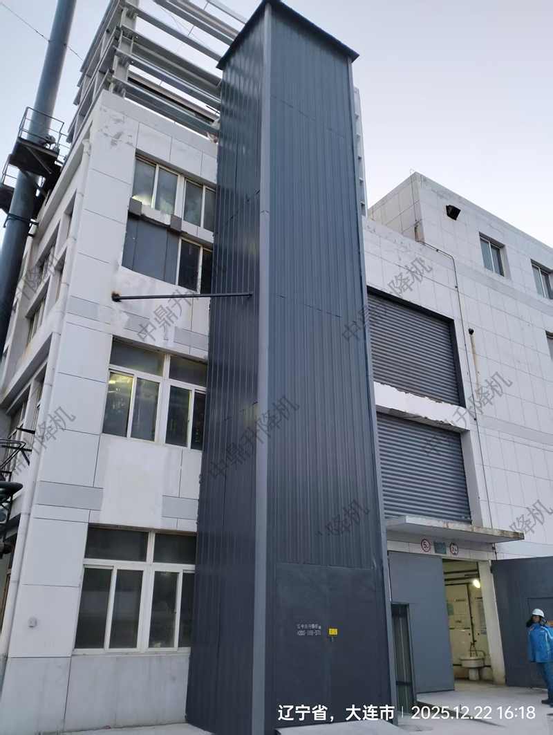 防爆室外贴墙货梯：高危工业垂直运输的安全解决方案(图1)