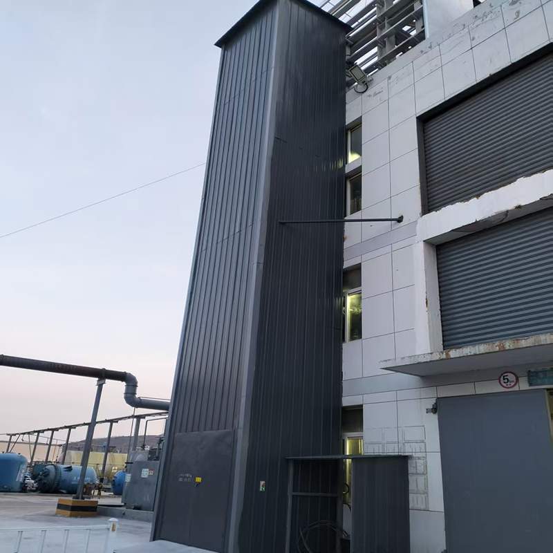 防爆室外贴墙货梯：高危工业垂直运输的安全解决方案