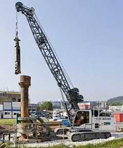 高效灵活的重型起重机，强大性能适应复杂工况需求