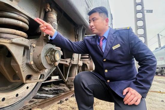 铁路人谢康随队逆袭夺冠，热爱与责任铸就双重精彩(图4)