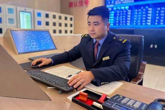 铁路人谢康随队逆袭夺冠，热爱与责任铸就双重精彩(图6)