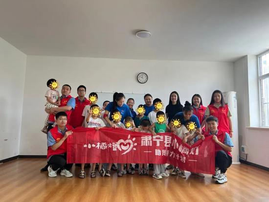 青年职工坚持为听障拾荒老人攒瓶送物，善举温暖全城(图6)