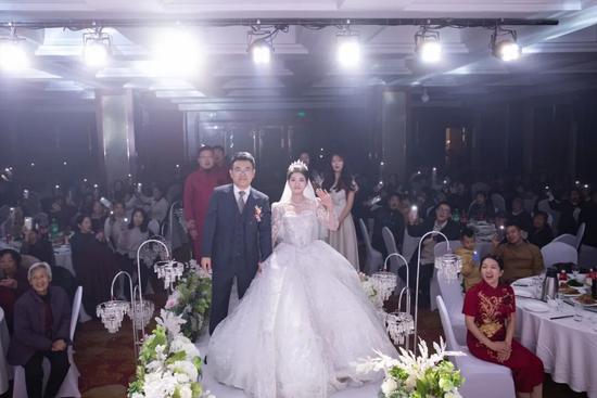 铁路人跨国恋修成正果，中老铁路见证爱情与坚守的浪漫旅程(图2)