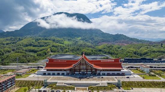 铁路人跨国恋修成正果，中老铁路见证爱情与坚守的浪漫旅程(图9)