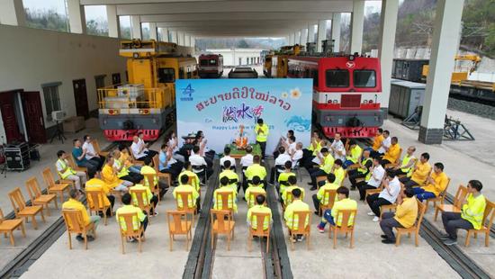 铁路人跨国恋修成正果，中老铁路见证爱情与坚守的浪漫旅程(图7)