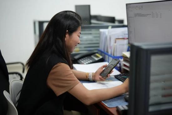 铁路人跨国恋修成正果，中老铁路见证爱情与坚守的浪漫旅程(图11)