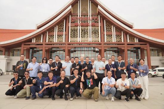 铁路人跨国恋修成正果，中老铁路见证爱情与坚守的浪漫旅程(图6)