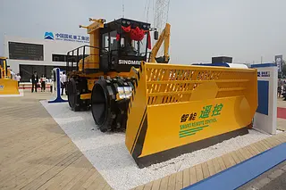 26吨全液压压路机核心参数解析,高效压实与可靠性能详解 26吨全液压压路机核心参数解析,高效压实与可靠性能详解