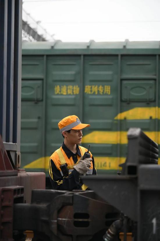 国内首部中欧班列题材电影播出，讲述跨国亲情与团圆(图2)