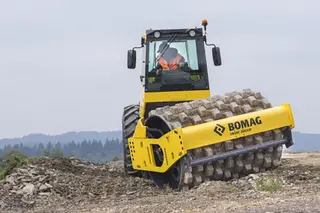 2130mm碾压宽度压路机，16600kg自重高效施工解析