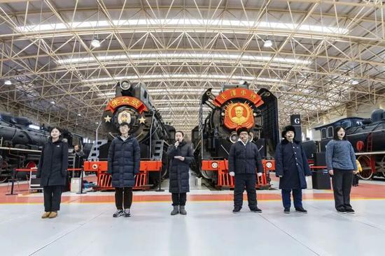 沉浸式情景剧活化铁路历史,红色机车精神引发观众共鸣(图8) 沉浸式情景剧活化铁路历史,红色机车精神引发观众共鸣(图8)