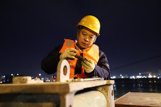 深海钳工管延安：60万颗螺丝零误差背后的工匠精神(图5)