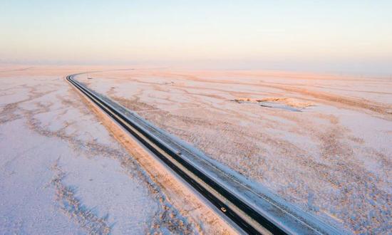 铁路人迎战严寒守护春运，钢铁动脉温暖寒冬旅程(图2)