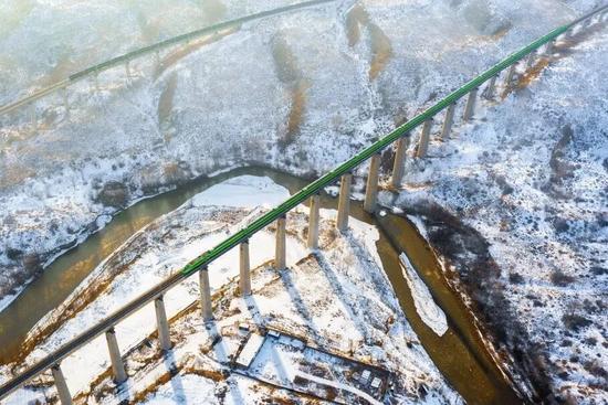 铁路人迎战严寒守护春运，钢铁动脉温暖寒冬旅程(图7)