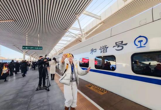 中国高铁网络拓展重塑区域发展新格局