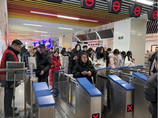 元旦假期三地地铁协同保障百万乘客安全出行(图2) 元旦假期三地地铁协同保障百万乘客安全出行(图2)