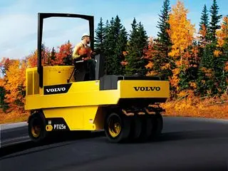 高效压实设备选择指南：PT125R压路机核心优势解析