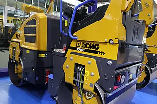 XD100压路机核心性能解析与关键参数详解