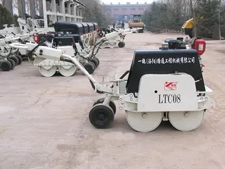 手扶式压路机在狭窄场地压实中的应用优势